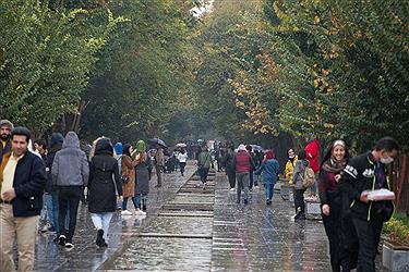 تصویر آغاز اولین باران پاییزی در اصفهان