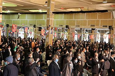 تصویر حضور پرشور مردم خرم آباد در راهپیمایی 22 بهمن 1400
