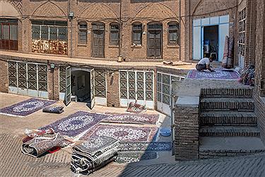 تصویر قالی بافی، تلفیقی از هنر و نوآوری در یزد