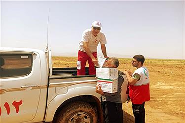 تصویر امداد رسانی جمعیت هلال احمر استان مرکزی به عشایر سیل زده اراک