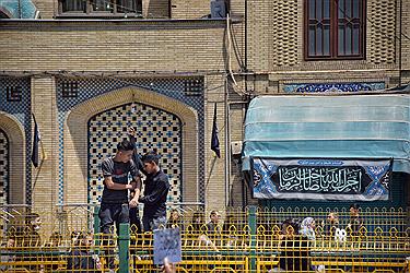 تصویر عزاداری و پیاده روی تا حرم امام رضا در روز تاسوعای حسینی