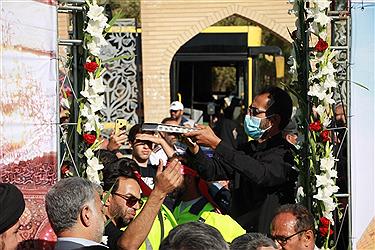 تصویر مراسم بدرقه خادمین حسینی شهرداری اراک به عتبات عالیات
