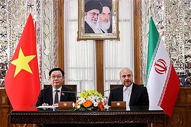 تصویر گزارش تصویری&#47; امضای تفاهم نامه رؤسای مجالس ایران و ویتنام