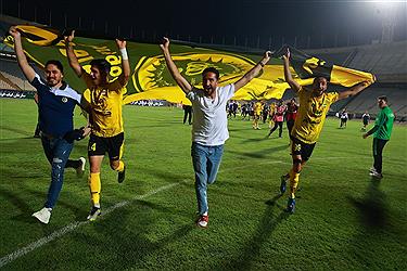 تصویر گزارش تصویری پُرسون از جشن قهرمانی سپاهان در جام حذفی&#47; ببینید