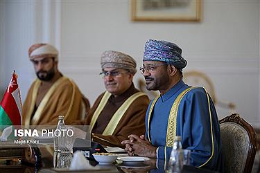 تصویر دیدار وزیر امور خارجه عمان با عراقچی