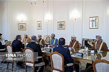 تصویر دیدار وزیر امور خارجه عمان با عراقچی