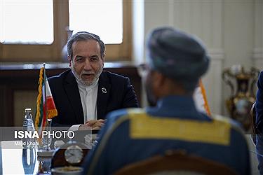 تصویر دیدار وزیر امور خارجه عمان با عراقچی