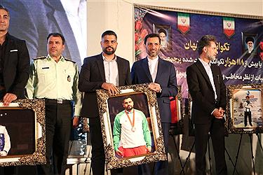 تصویر تصاویر پُرسون از مراسم تجلیل از مدال آوران جهانی و آسیایی تکواندو با حضور استاندار اصفهان