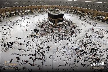 تصویر آماده‌سازی کعبه برای پذیرایی از حجاج
