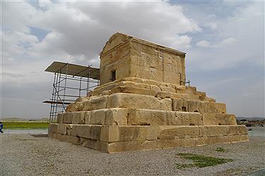تصویر گزارش اختصاصی پُرسون از مجموعه جهانی پاسارگاد&#47; عکس ببینید