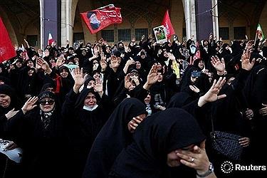 تصویر تصاویری را از حضور بانوان در مراسم وداع با رهبر شهید