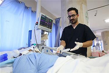 تصویر قهرمانان بی‌ادعایی که نبض زندگی را در دست دارند/ببینید