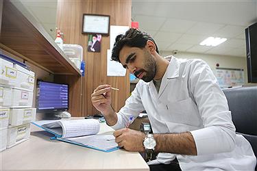 تصویر قهرمانان بی‌ادعایی که نبض زندگی را در دست دارند/ببینید