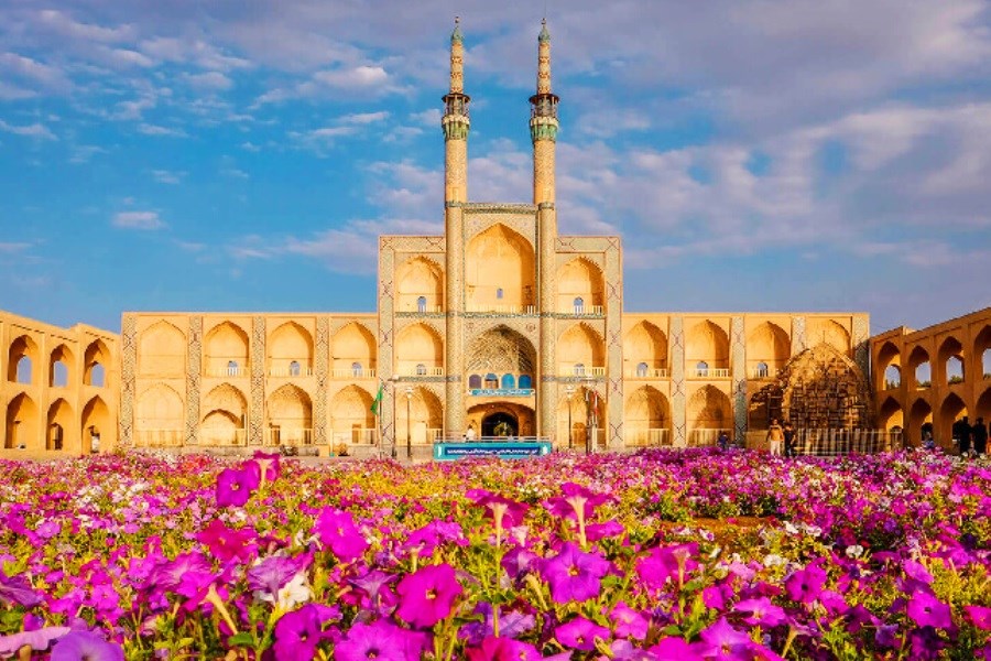 یزد کجاست؟ | سفر به شهر بادگیرها، قنات‌ها و بناهای تاریخی