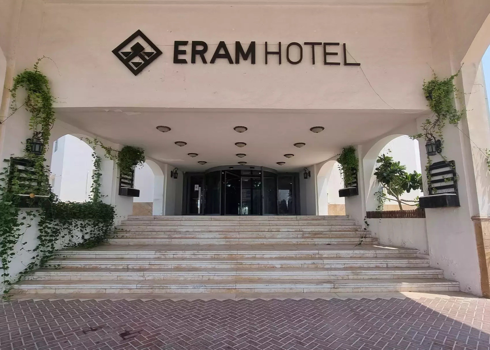 Eram Hotel Restaurant in Kish | Best Tours in Iran & Worldwide