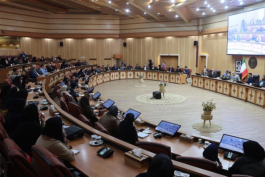 هادی حق شناس استاندار گیلان در نشست خبری با اصحاب رسانه و خبرنگاران
