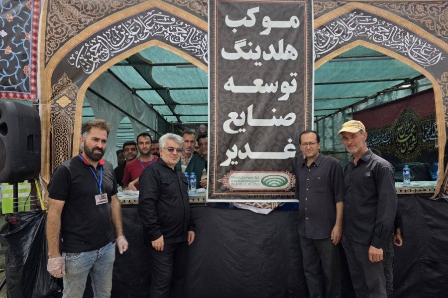 خدمت‌رسانی کارکنان فولاد شاهرود به زائران رضوی