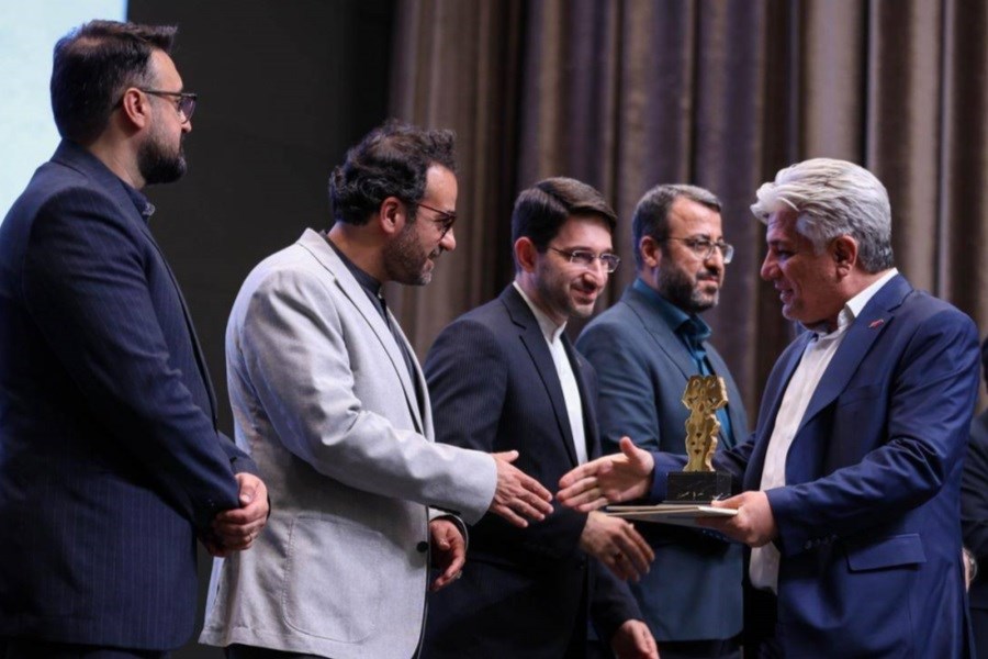 تقدیر از احدی مدیر روابط عمومی شهروند برای روایت مسئولانه در روزهای بحران