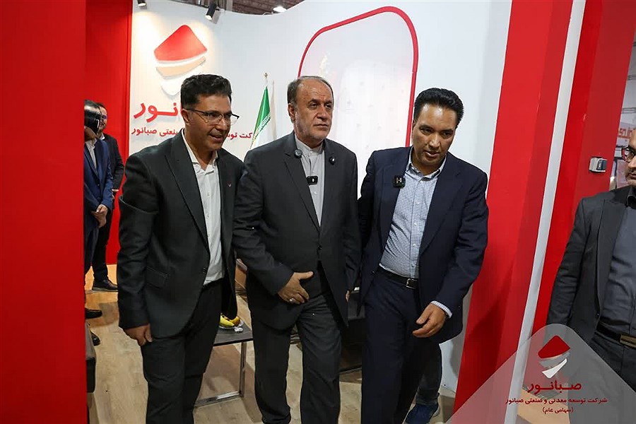 بازدید حمیدرضا حاجی‌بابایی نماینده همدان از غرفه صبانور در نمایشگاه معدن همدان