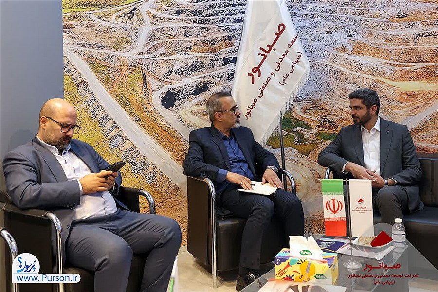 سجاد مقدس‌پور غرفه شرکت توسعه معدنی و صنعتی صبانور در نمایشگاه بین‌المللی معدن و صنایع معدنی کانماین