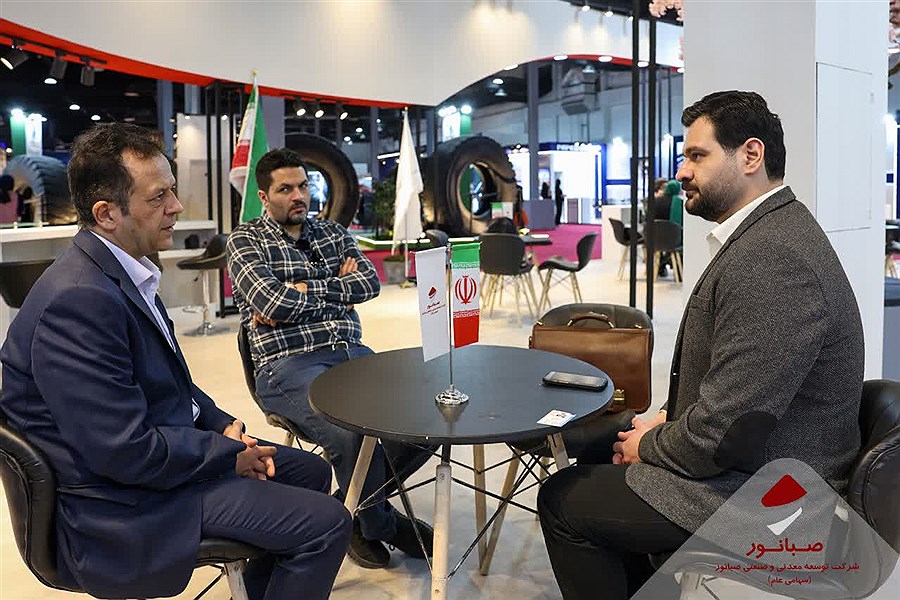 گفت‌وگوی مدیران و فعالان حوزه معدن در غرفه صبانور